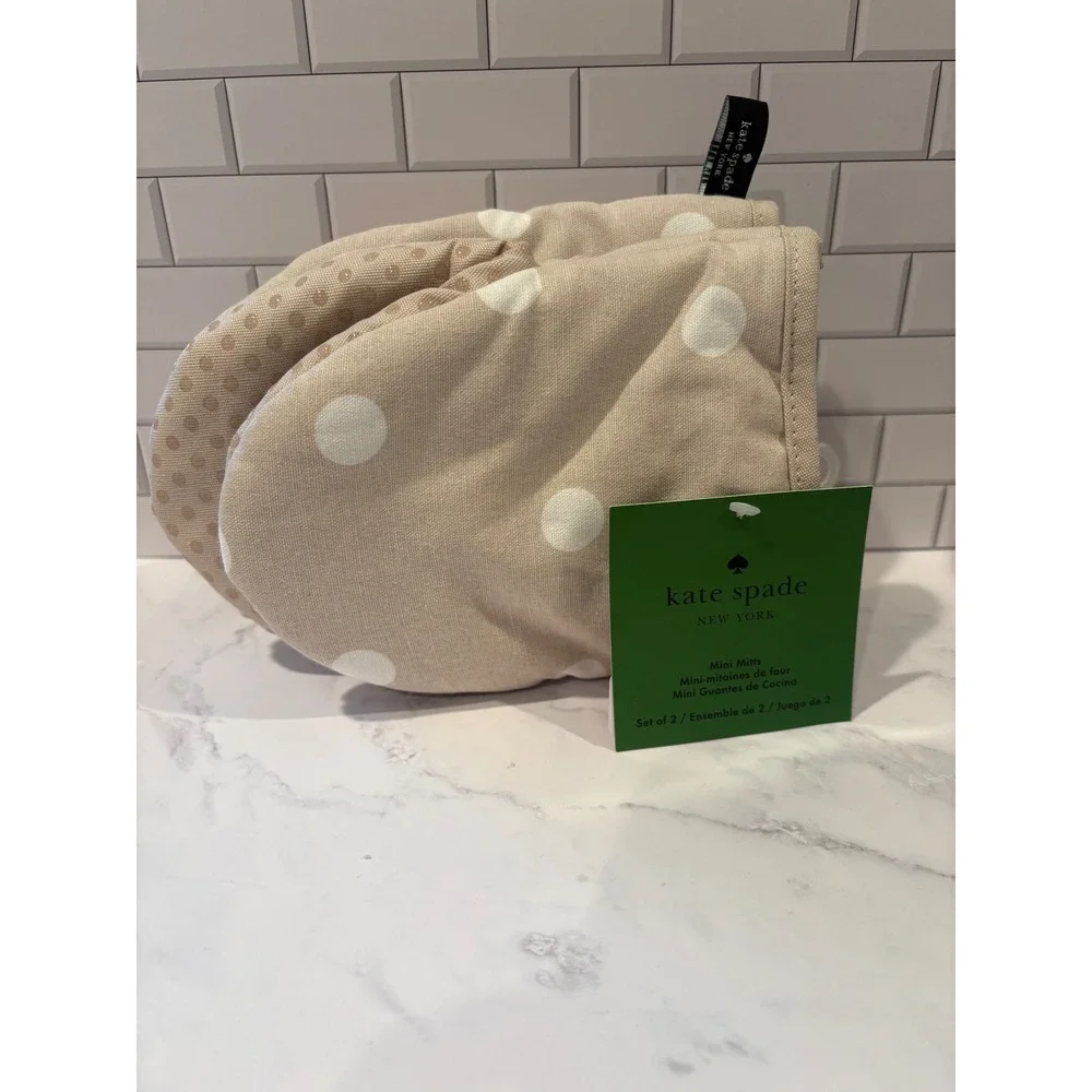Kate Spade New York Mini Oven Mitts Set of 2 Tan White‎ Polka Dot Silicone Grip